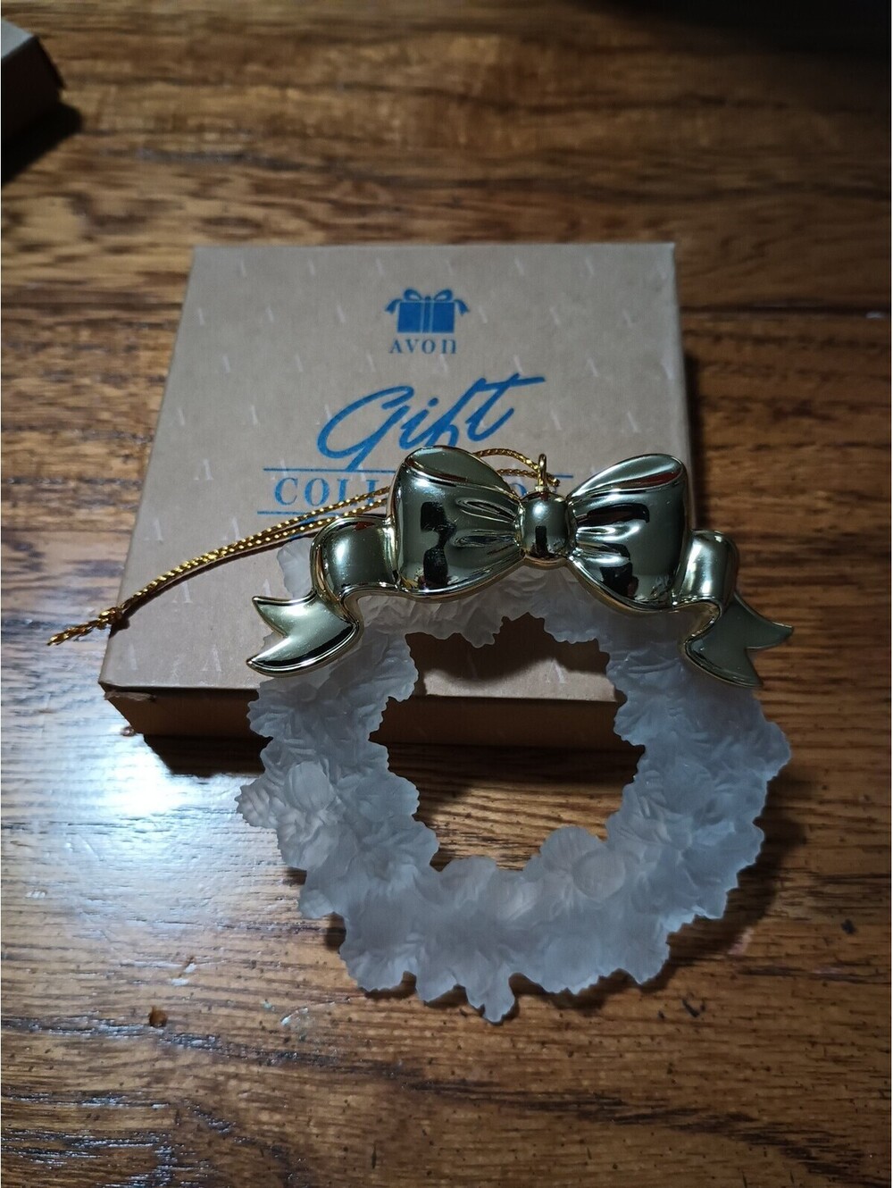 Vintage Avon Holiday Reflections Ornament Wreath